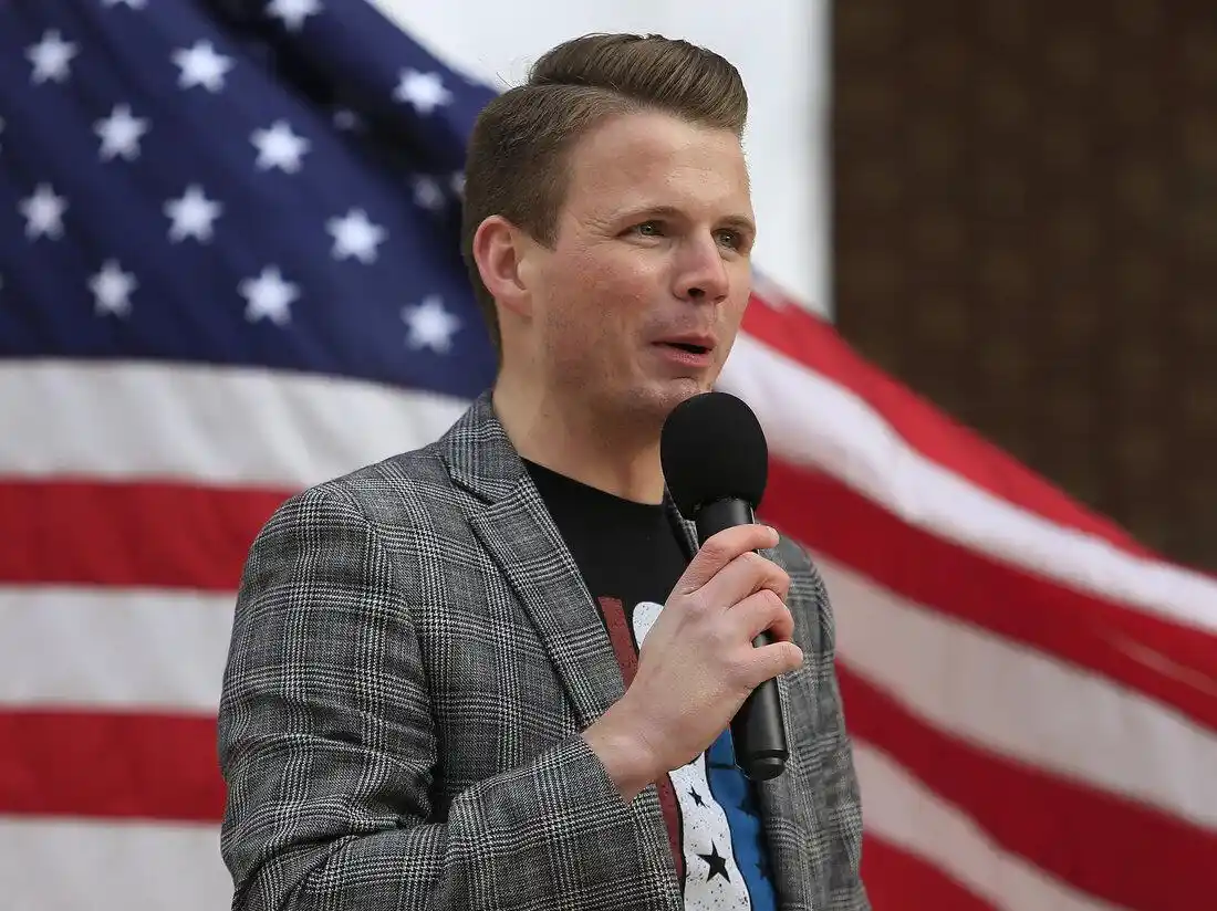 「保镖币」再收割:特朗普铁粉抛售50%代币,市值暴跌 image 1